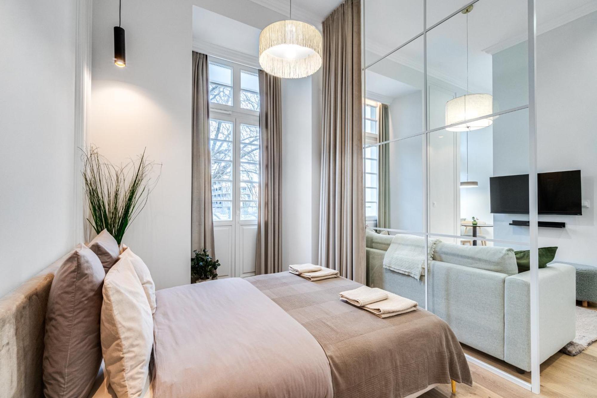 Riverside View - Parking Free Apartment *
